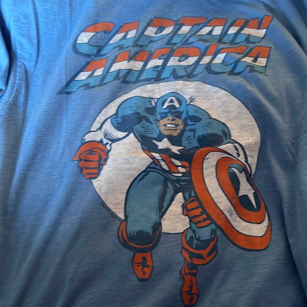 Men’s M Captain America Graphic Tee